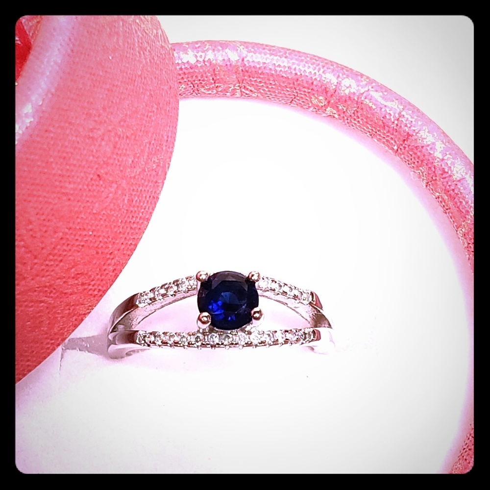 Beautiful Blue Sapphire in sterling silver Ring
